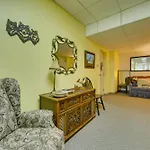 New Kensington Apartment About 20 Mi To Pittsburgh!