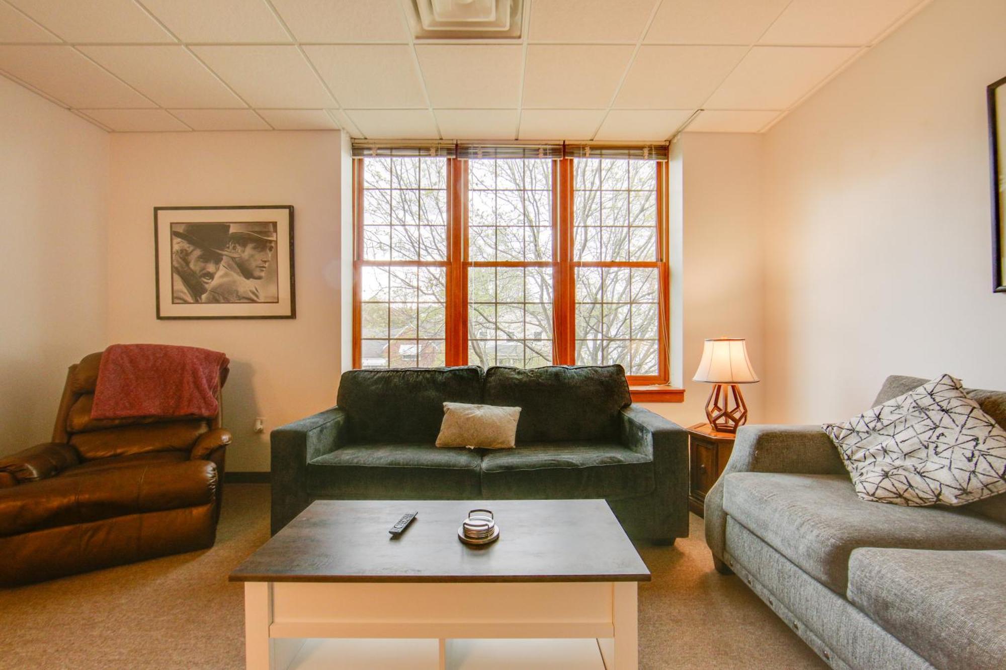 About 20 Mi To Pittsburgh! Apartment